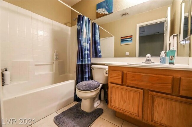 Building Photo - 2521 Stanwood Ave