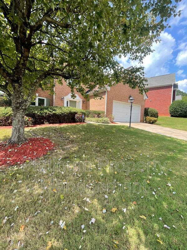 Building Photo - 4916 Durley Ln SE
