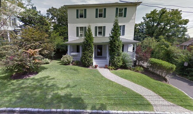 Building Photo - 21 Oak Ridge St