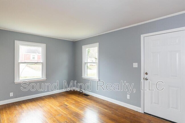 Building Photo - 1729 Dallas St