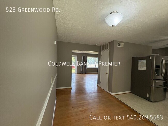 Building Photo - 528 Greenwood Rd