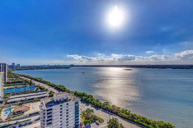 Building Photo - 5510 N Ocean Dr