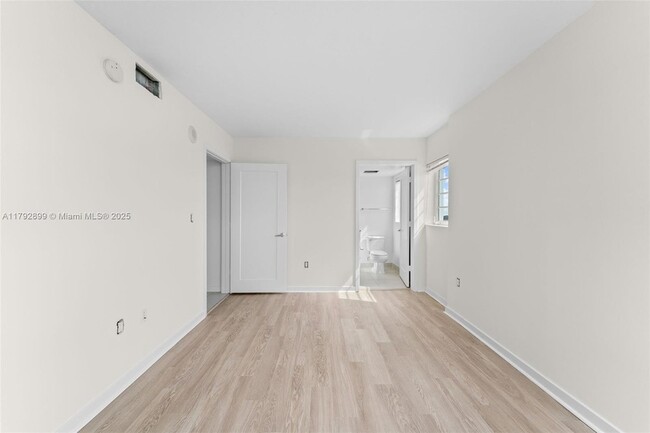 Building Photo - 910 West Ave