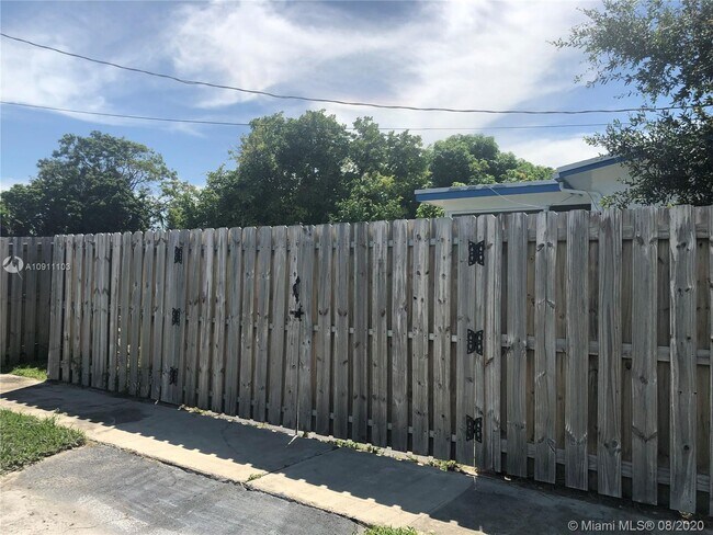 Building Photo - 8500 NW 24th Pl