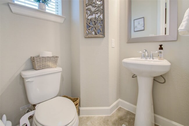 Building Photo - 2015 Royal Landing Dr