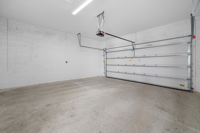 Building Photo - 10720 SW Pioneer Pkwy