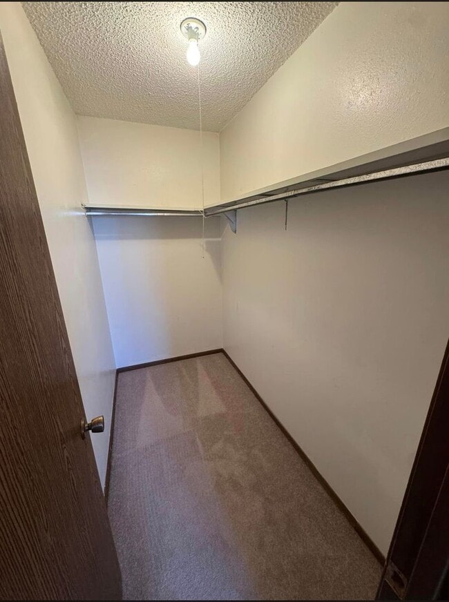 Building Photo - 741 Westridge Rd