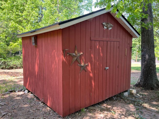 Building Photo - Charming 3-bedroom, 1.5-bathroom property in Pfafftown