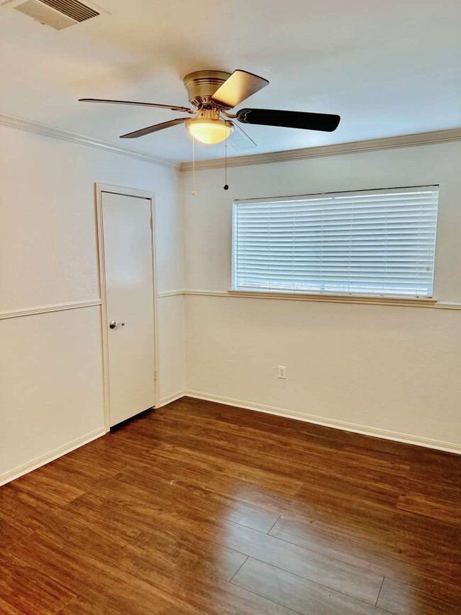 Building Photo - 2118 Briarcrest Dr