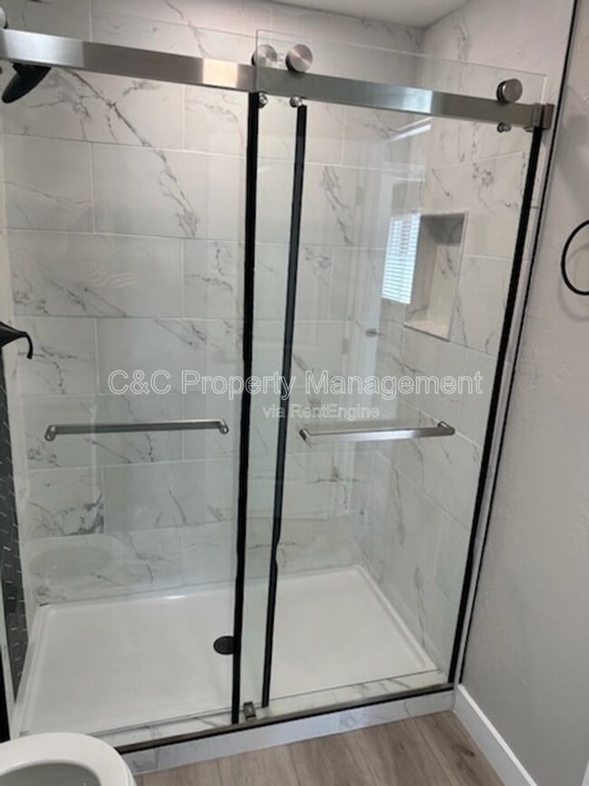 Building Photo - 1519 W 22nd Pl