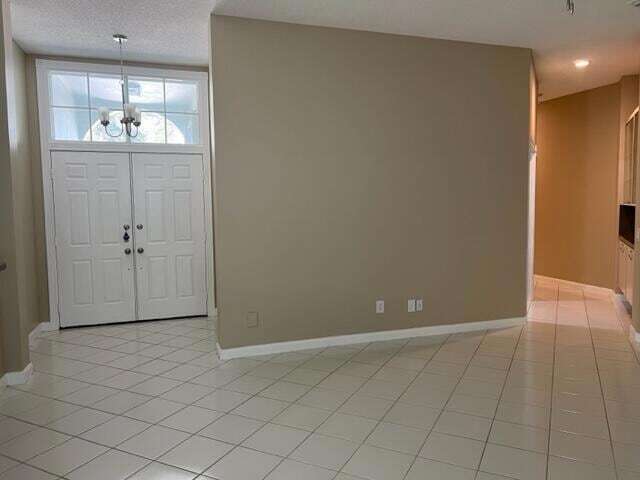 Building Photo - 188 S Hampton Dr