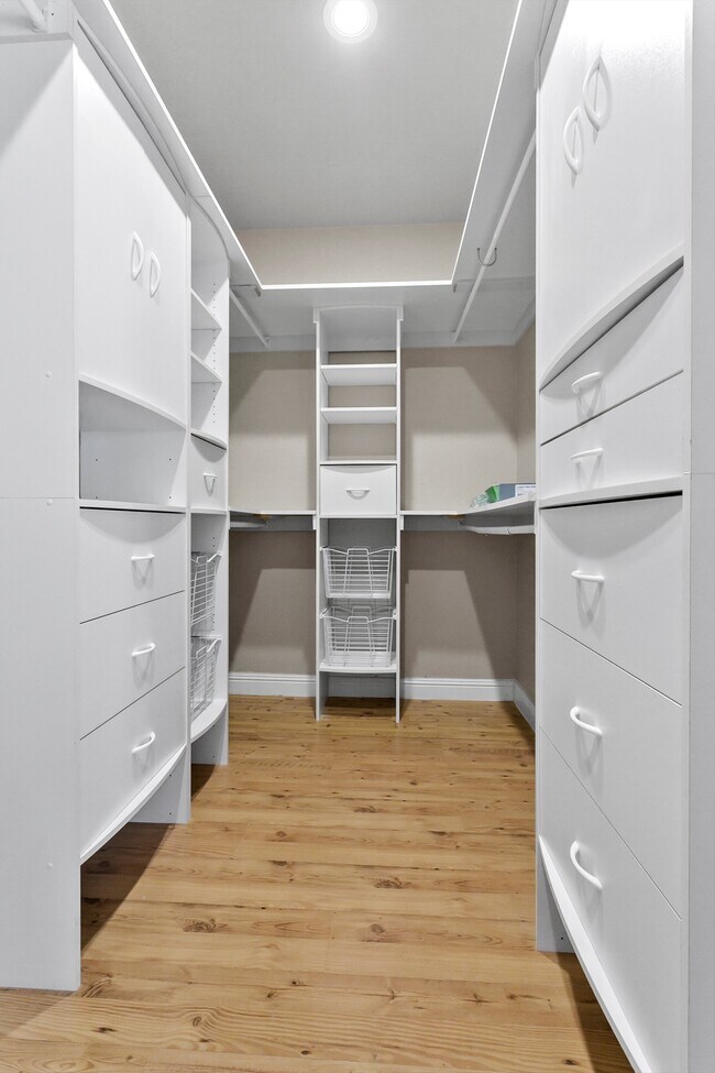 Building Photo - 778 Fairway Dr