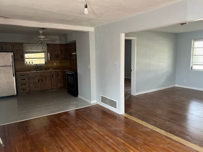 Building Photo - 2326 Cres Ridge Rd