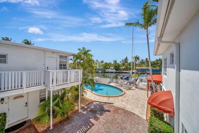 Building Photo - 2724 NE 14th St