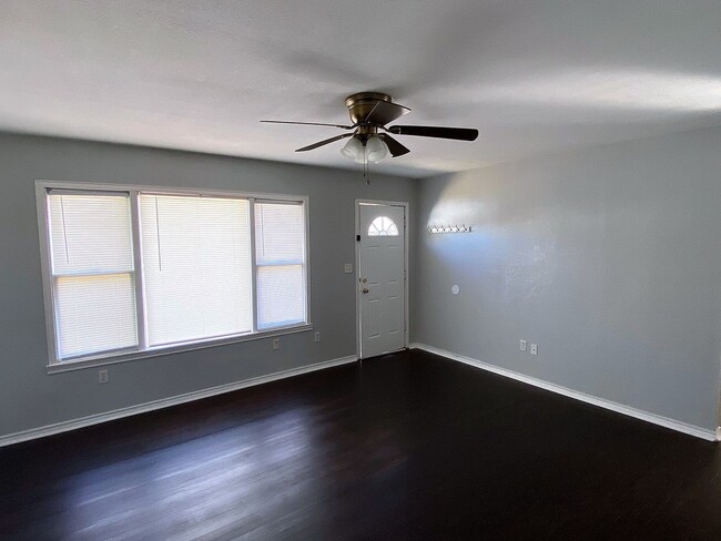 Building Photo - Adorable Remodeled three bedroom, one bath home with spacious fenced in back yard!!