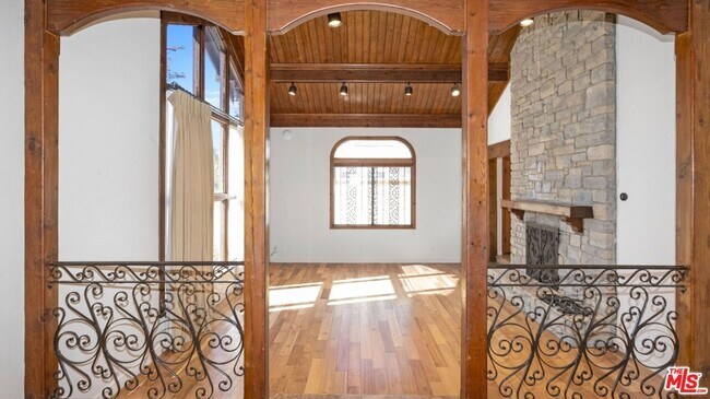 Building Photo - 12841 Landale St