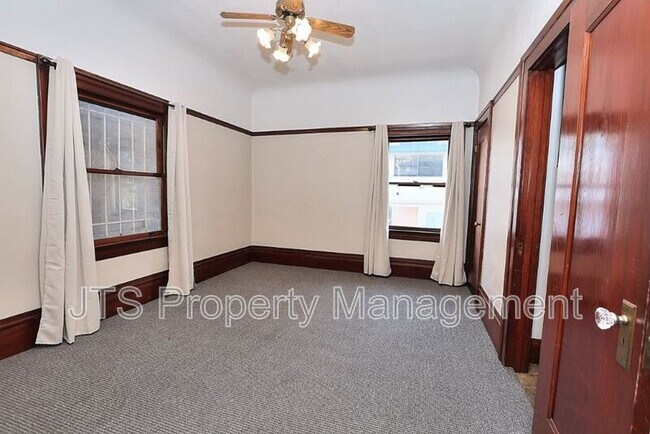Building Photo - 1015 27th St