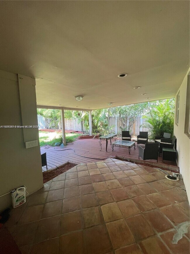 Building Photo - 1531 Moffett St