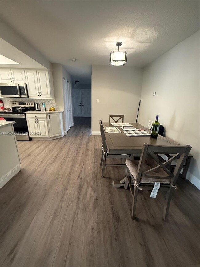 Building Photo - 10403 NW 80th Ct