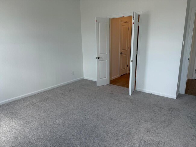 Building Photo - 4371 Vibernum Ave