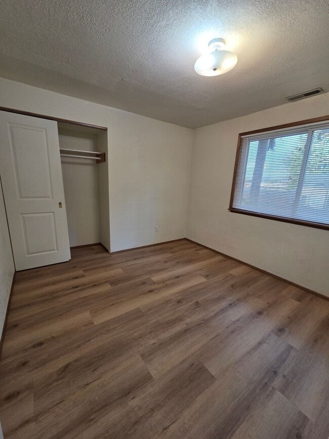 Building Photo - Adorable Maple Leaf ADU with Private Entrance- 2 Bedroom\1 Bathroom