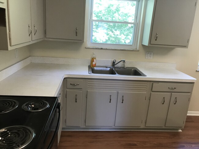 Kitchen - 614 Perimeter Drive