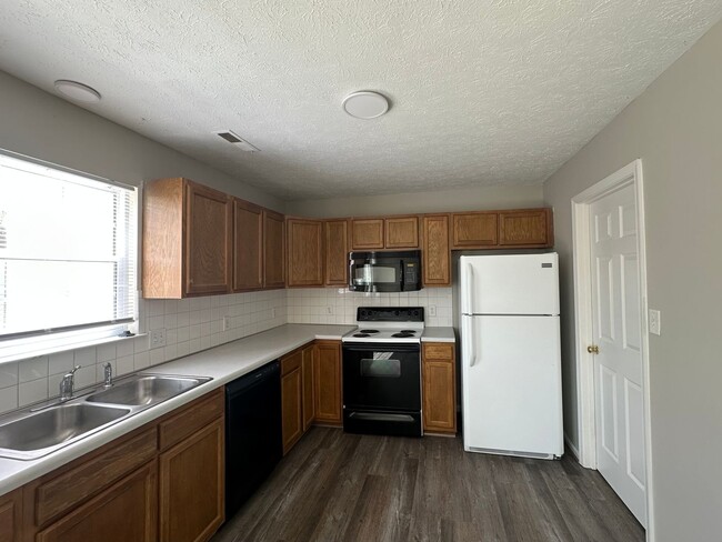 Building Photo - Village at Greenview Townhouse in Campbell County