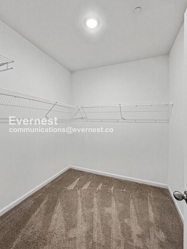 Building Photo - Limited Time Special Offer / 4 Bed, 2 Bath Home with Fenced Yard & Garage / Pet-Friendly / Vouche...