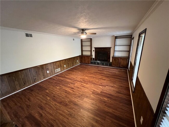 Building Photo - 571 Aberdeen Dr