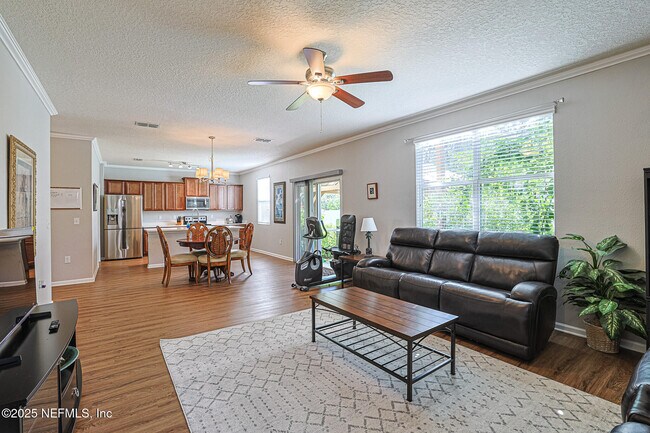 Building Photo - 2408 Bonnie Lakes Dr