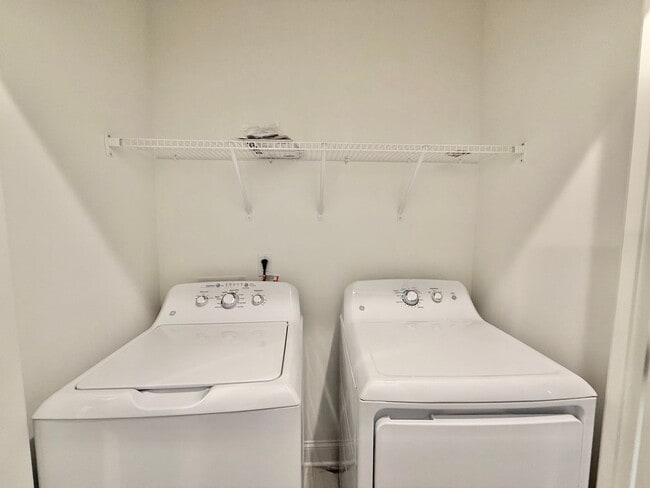 Building Photo - **OFFERING RENT PROMOTION FOR FIRST 6 MONTHS, REFUNDABLE APPLICATION FEES & $150 MOVE IN PROMOTIO...