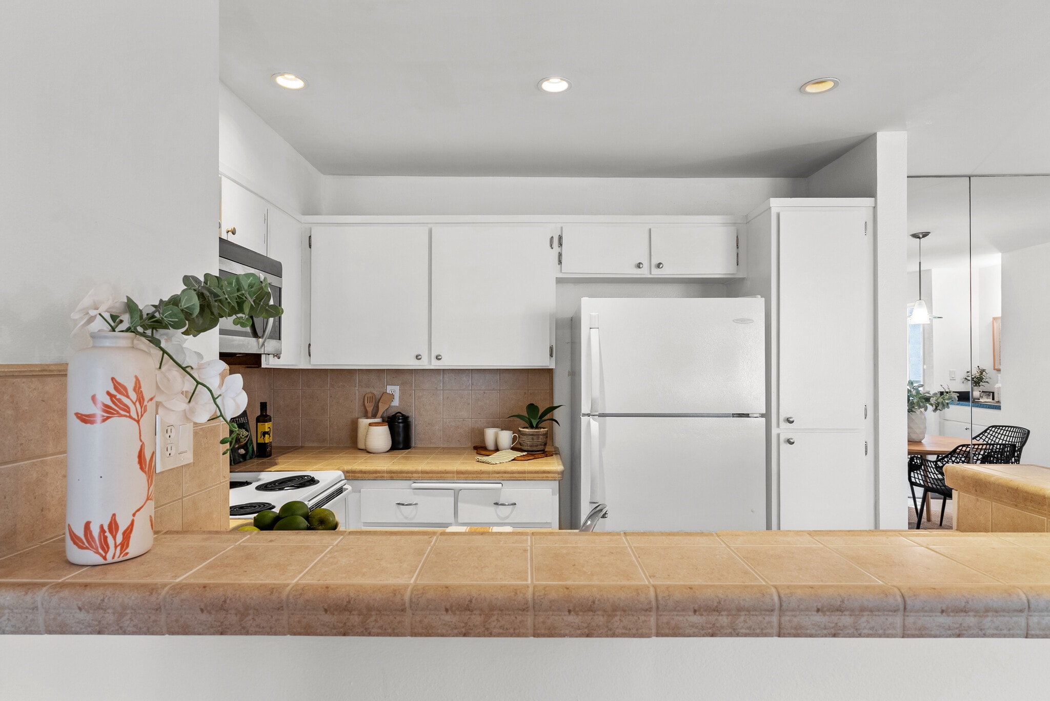 Building Photo - 1885 Veteran Ave