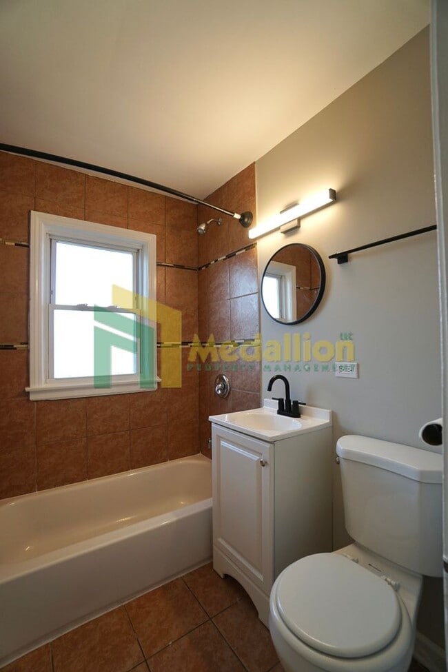 Building Photo - 9858 S Drexel Ave