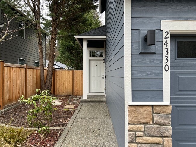 Building Photo - 3 Bedroom  2 Bath Home in Desirable Maple Valley