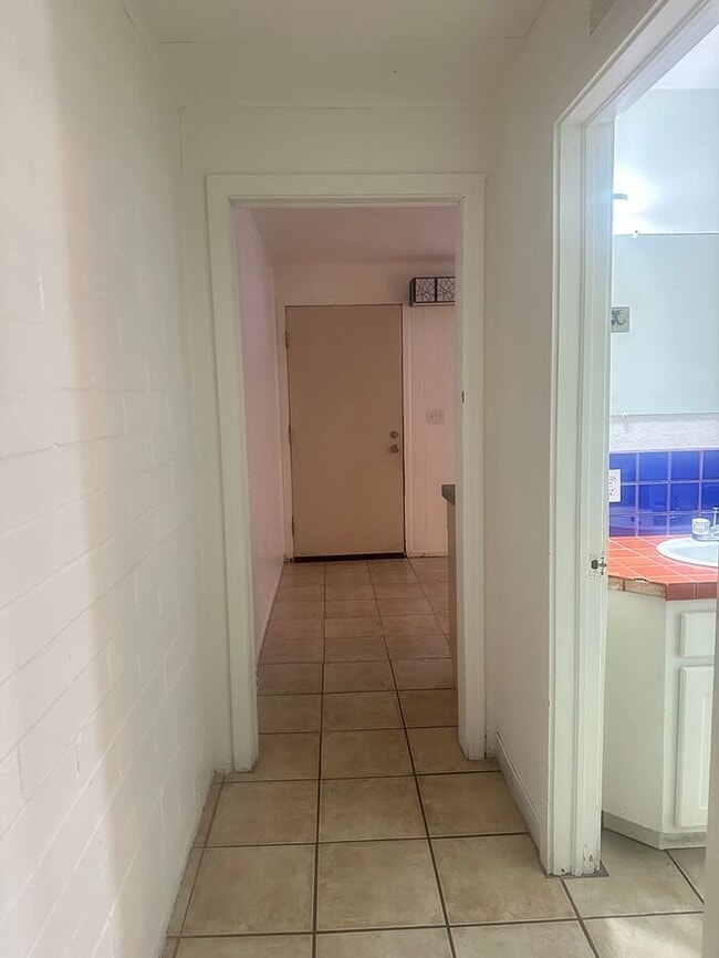 Building Photo - Cozy 1 Bed 1 Bath available in Scottsdale