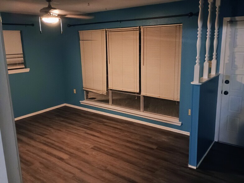 Building Photo - 1620 Landry Dr