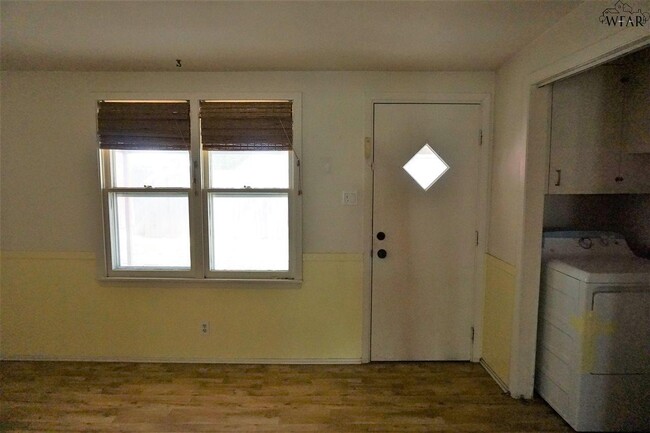 Building Photo - 1606 Bland St