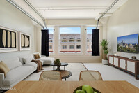 Building Photo - 939 S Broadway