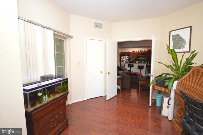 Building Photo - 3912 Penderview Dr