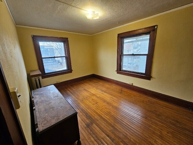 Building Photo - 1926 7th St