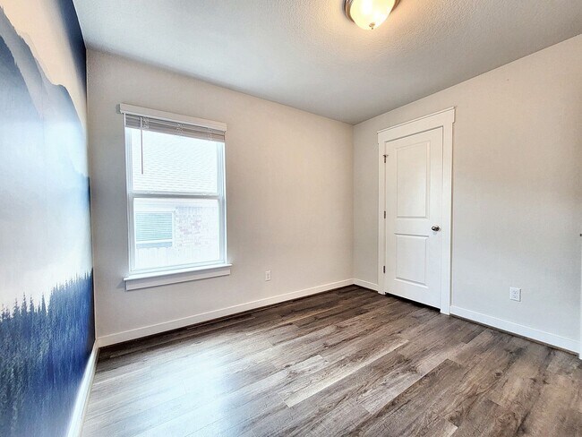 Building Photo - Beautiful 3-Bedroom, 2-Bath Modern Home fo...