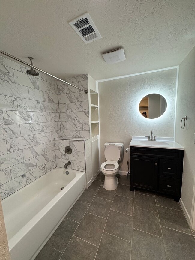 Building Photo - Located in Southlawn!!! 3/2 CH/A