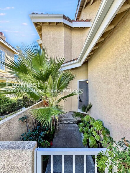 Building Photo - 25236 Via Catalina