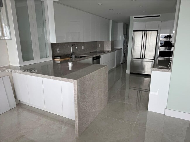 Building Photo - 2200 S Ocean Ln