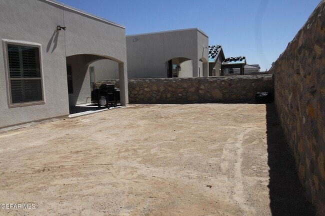 Building Photo - 13878 Paseo Central Ave