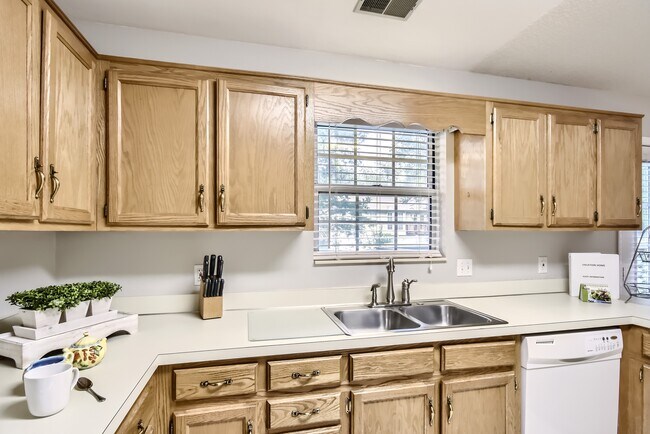 Building Photo - 117 Southampton Ct