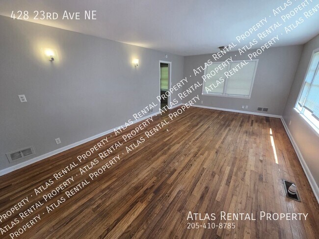 Building Photo - 428 23rd Ave NE