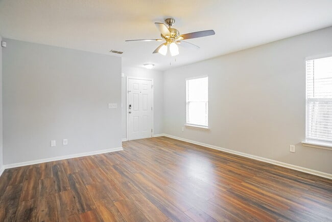 Building Photo - 192 Brookfall Dr