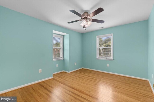 Building Photo - 2215 Loch Lomond Dr