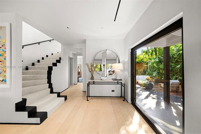 Building Photo - 244 W San Marino Dr